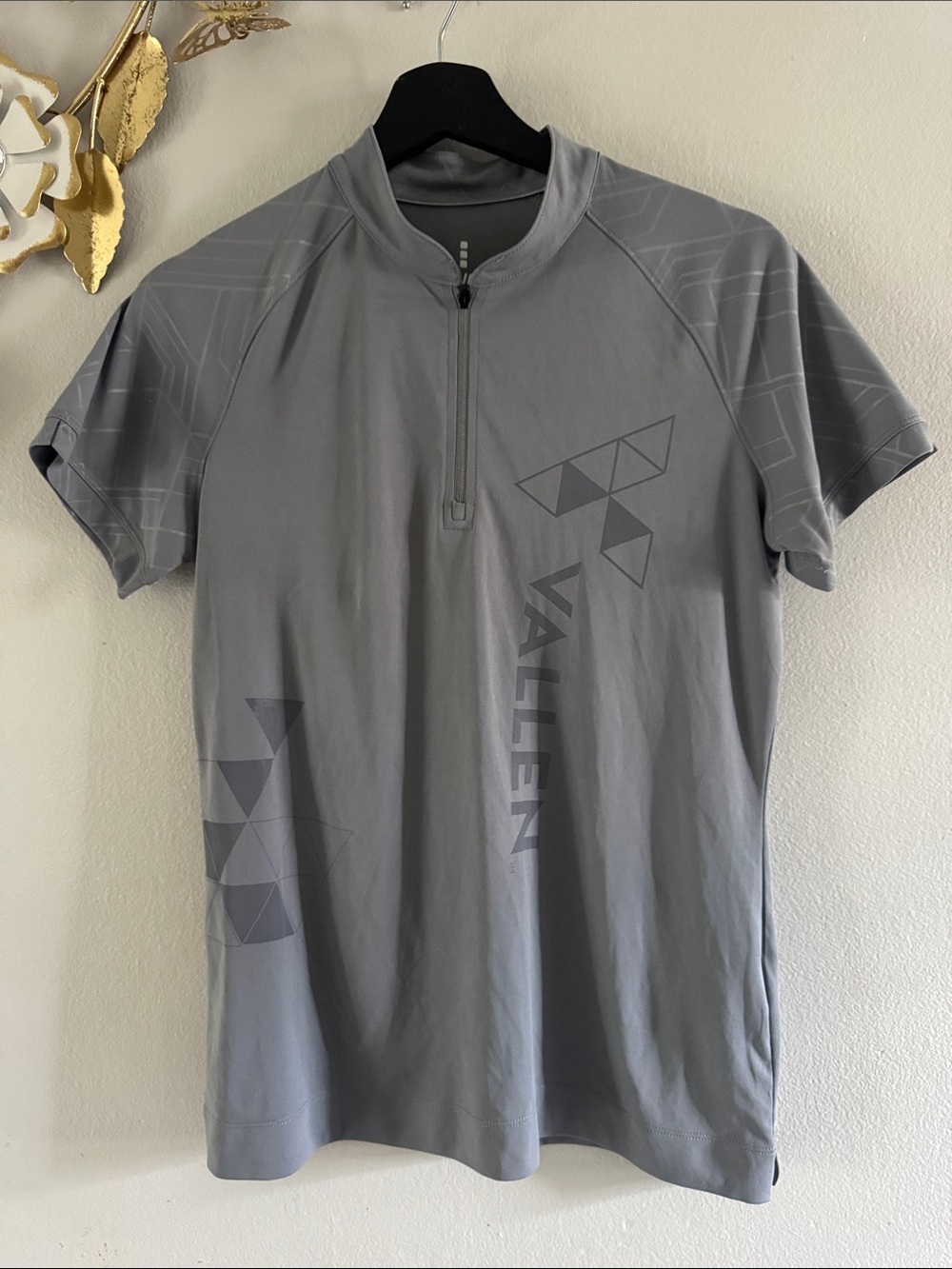 Vallen Short-Sleeve Performance Polo in Gray